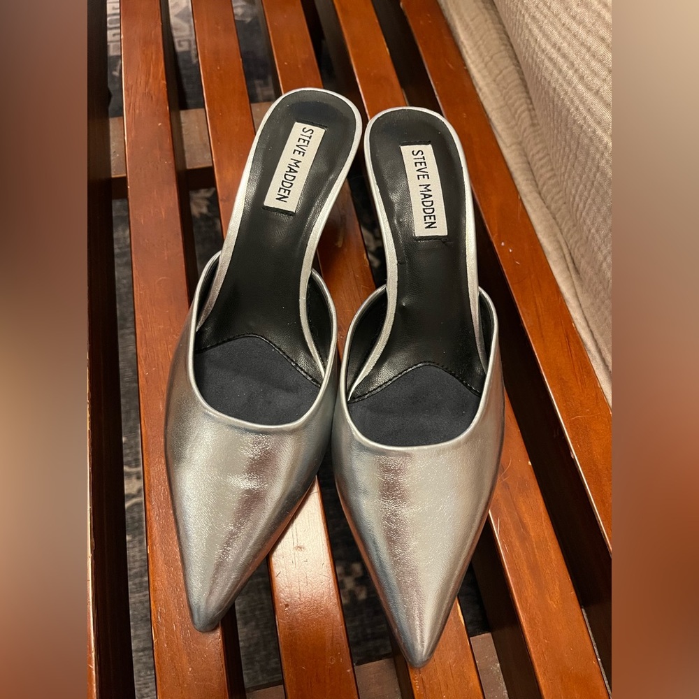 Steve Madden Metallic Silver Pump
